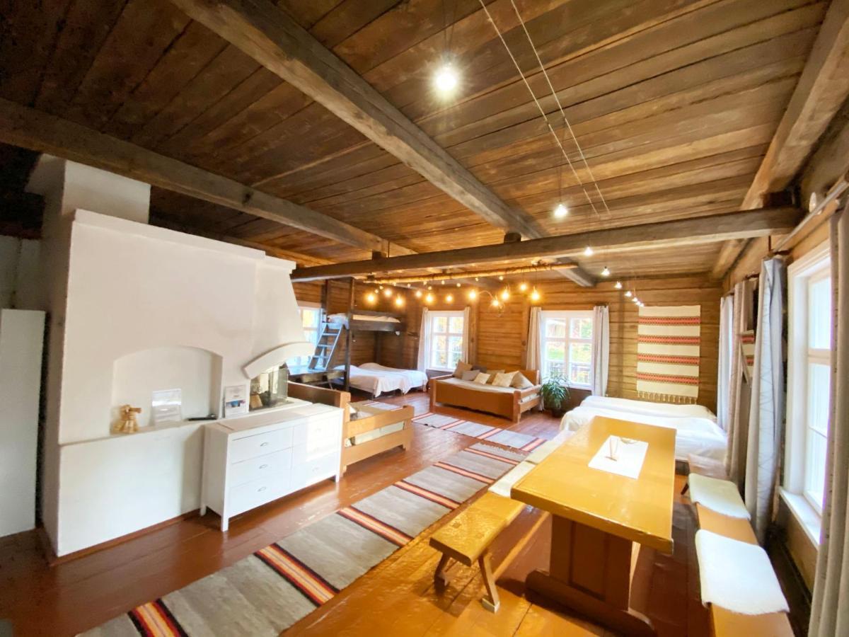罗瓦涅米 Lauri Historical Log House Manor酒店 外观 照片