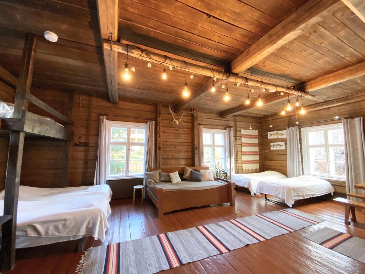 罗瓦涅米 Lauri Historical Log House Manor酒店 外观 照片