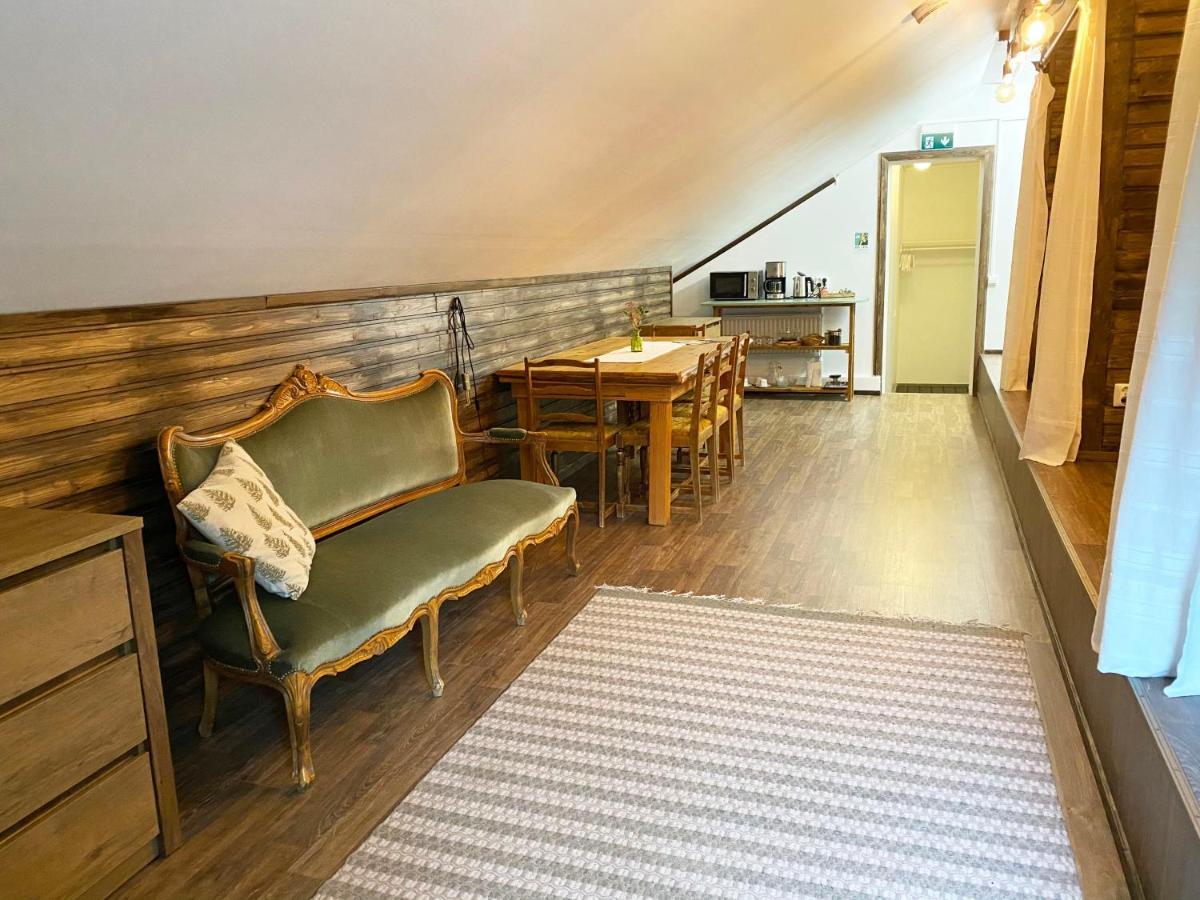 罗瓦涅米 Lauri Historical Log House Manor酒店 外观 照片