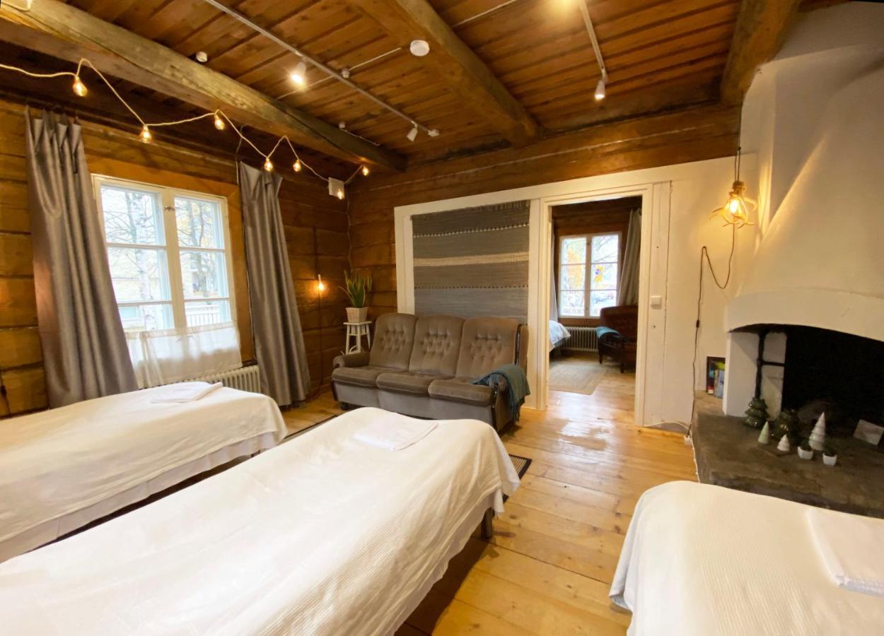 罗瓦涅米 Lauri Historical Log House Manor酒店 外观 照片