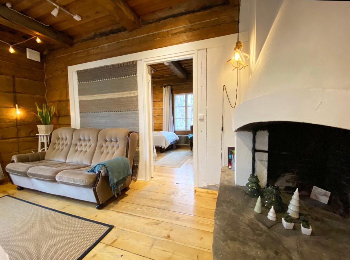 罗瓦涅米 Lauri Historical Log House Manor酒店 外观 照片
