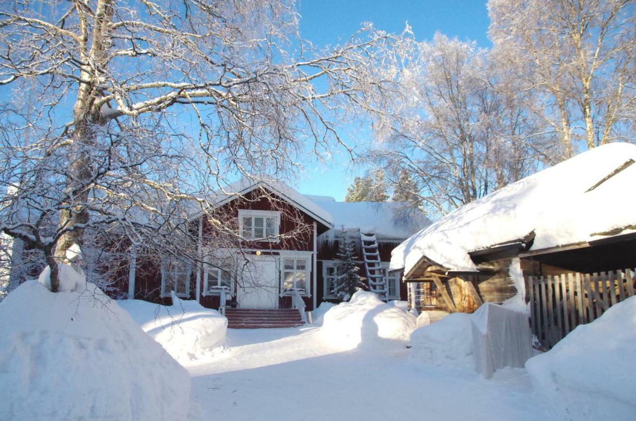 罗瓦涅米 Lauri Historical Log House Manor酒店 外观 照片