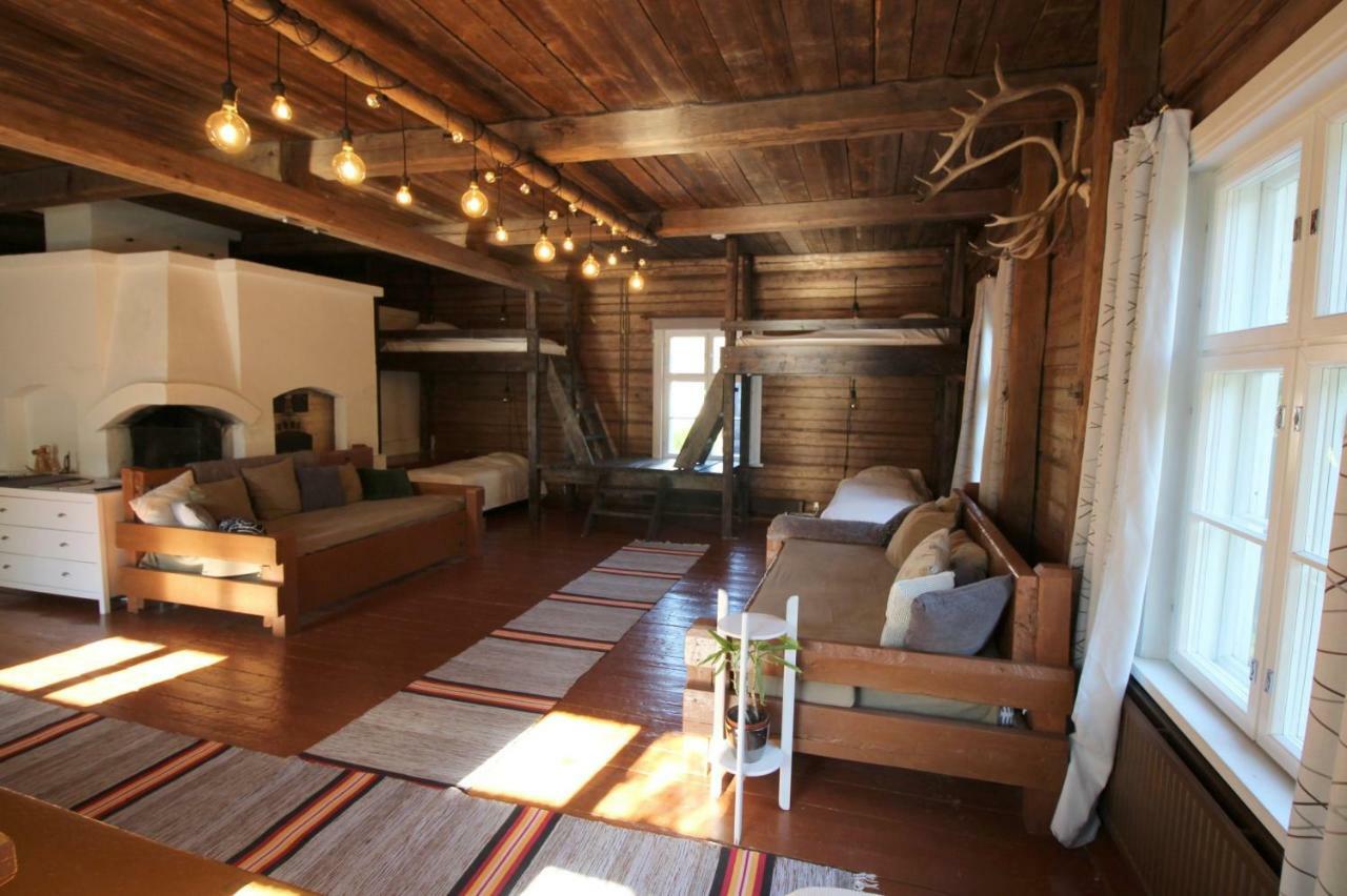 罗瓦涅米 Lauri Historical Log House Manor酒店 外观 照片